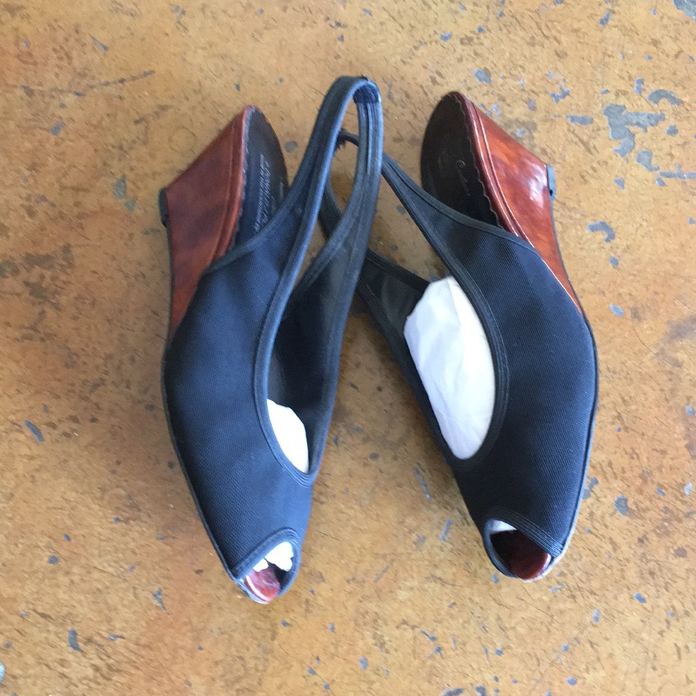 Donald Pliner couture “Racy” black sling back tortoise wedge sandals - Picture 6 of 11